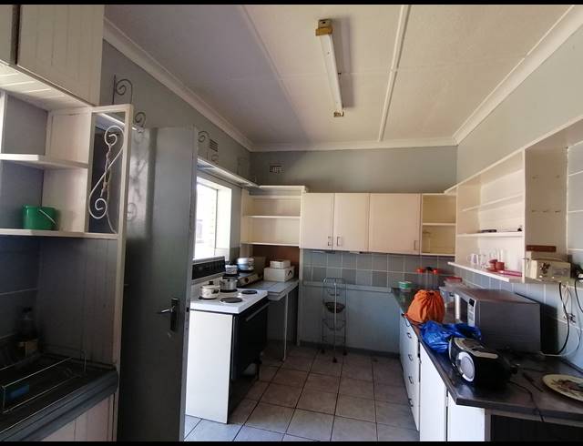 4 BEDROOM FREESTANDING FOR SALE IN STILFONTEIN EXT 3